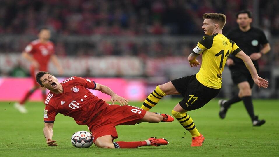 Lewandowski clashes with Dortmund's Reus